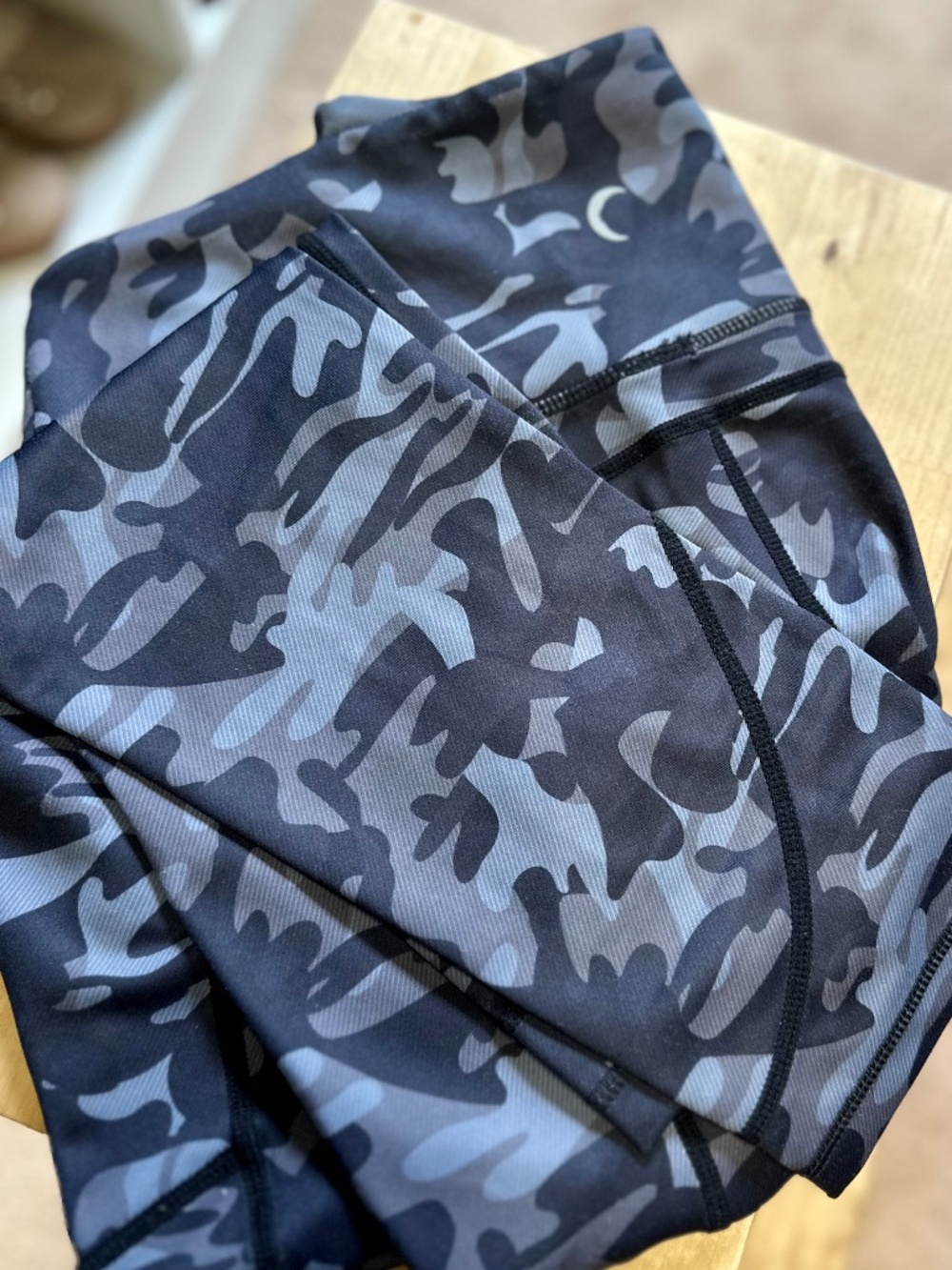 Zyia Black Camo High Waisted Leggings w pockets size 8-10